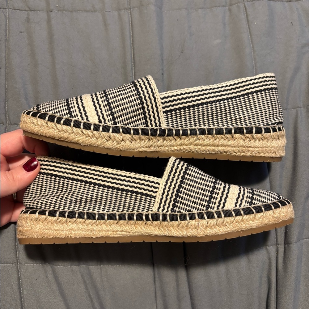 CHELSEA & VIOLET Mimi Black and Cream Slip-On Espadrille Flats Womens Size 6 - Picture 5 of 7